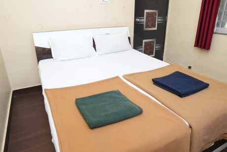 Beautiful bedroom - couple friendly farm stay near Trimbakeshwar Nashik