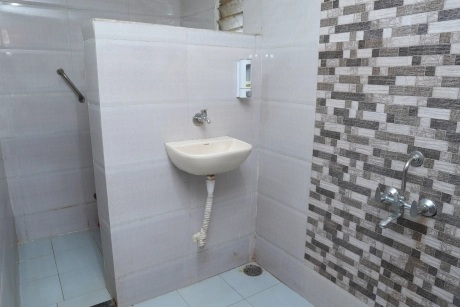 Attached bathroom - farmhouse stay near Nashik with geyser